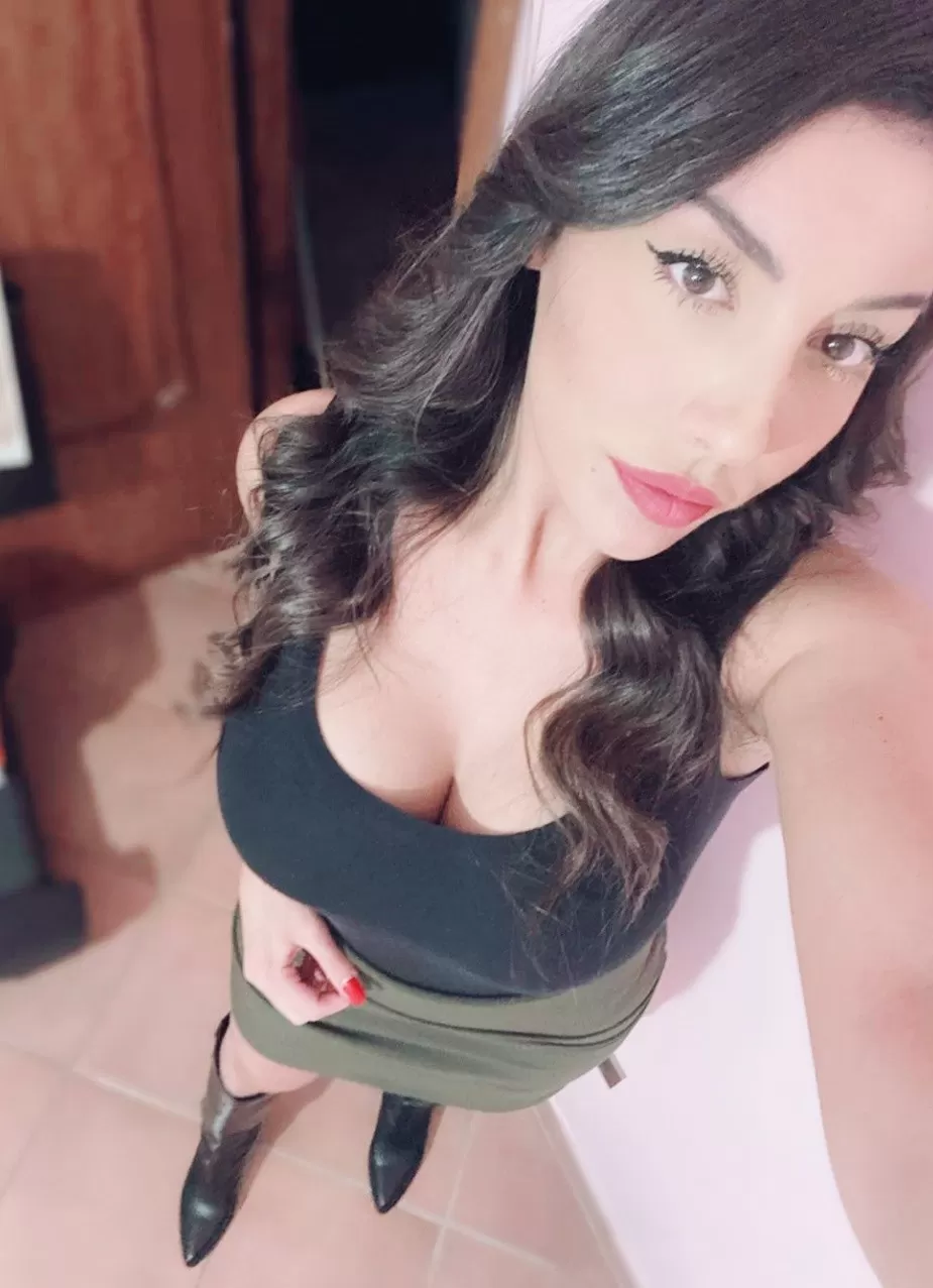 holly sydney female private escort private escort in Sydney